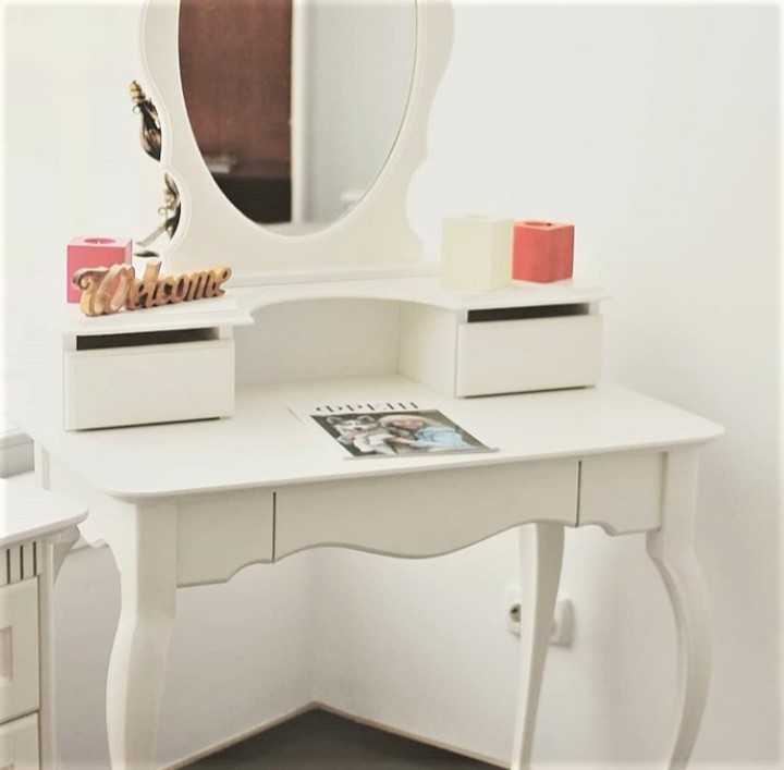 Фото 5. Туалетный столик с зеркалом Скарлет из дерева