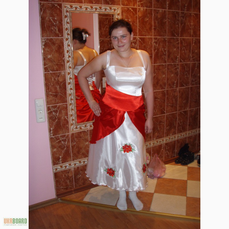 Фото 4. Продам шикарное свадебное платье недорого