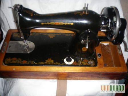 Фото 3. Старинная швейная машинка