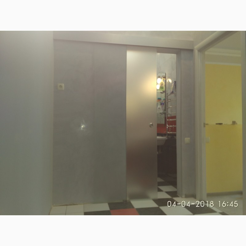 Фото 2. Стеклянные двери раздвижные для ванной комнаты