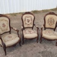 Антикварные кресла с гобеленом