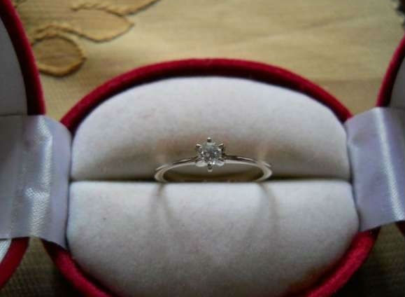 Фото 2. Классическое кольцо с бриллиантом, белое золото