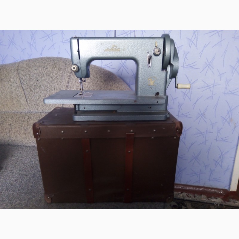 Продам швейную машинку Белка, рабочую, в футляре, СССР