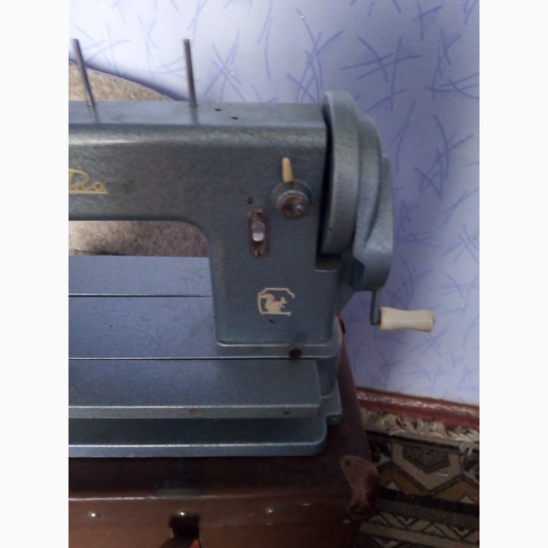 Фото 3. Продам швейную машинку Белка, рабочую, в футляре, СССР