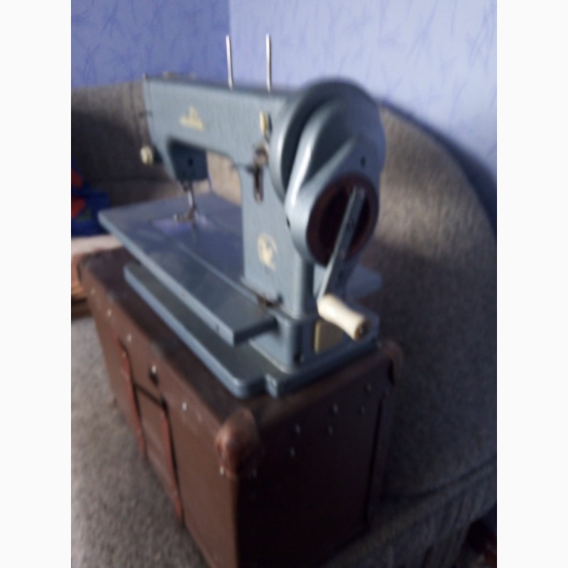 Фото 5. Продам швейную машинку Белка, рабочую, в футляре, СССР