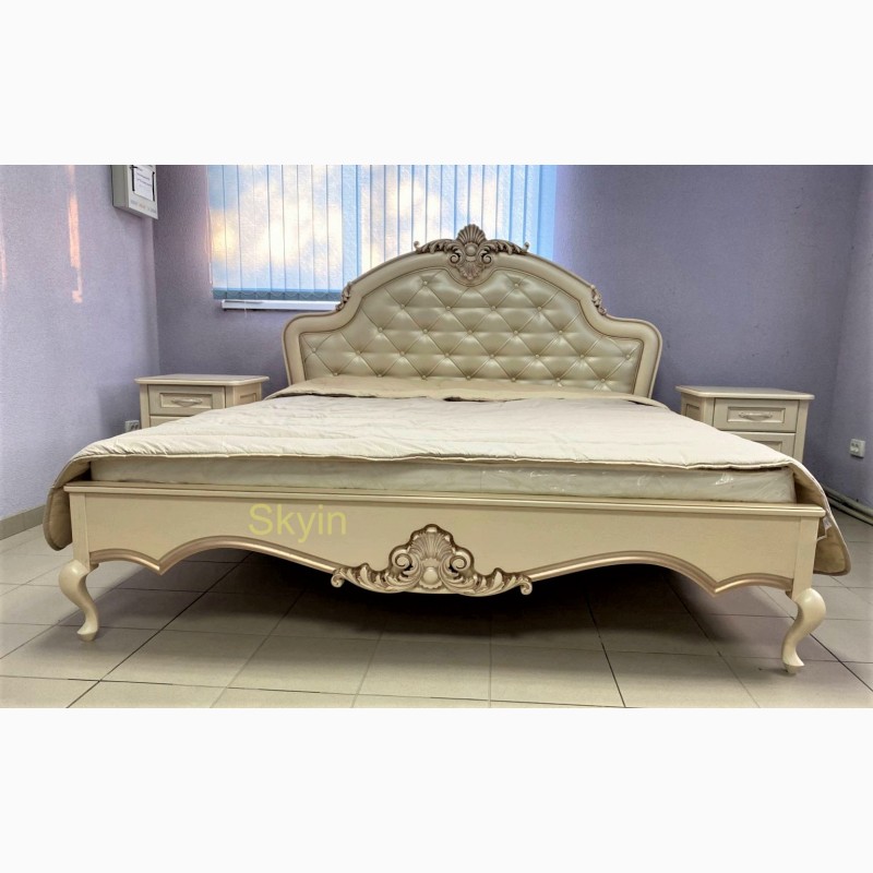 Фото 2. Дубове двоспальне ліжко Венеціано з каретною стяжкою від виробника