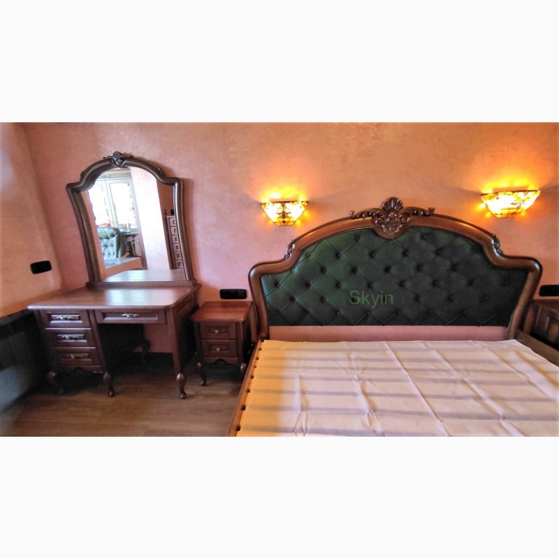Фото 10. Дубове двоспальне ліжко Венеціано з каретною стяжкою від виробника