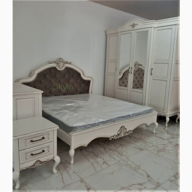 Фото 14. Дубове двоспальне ліжко Венеціано з каретною стяжкою від виробника