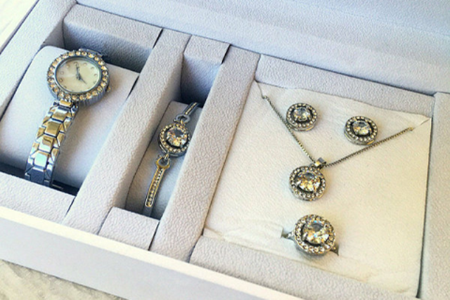 Фото 3/4. Комплект женских украшений Dior, часы, браслет, серьги, кольцо, цепочка, Подарки