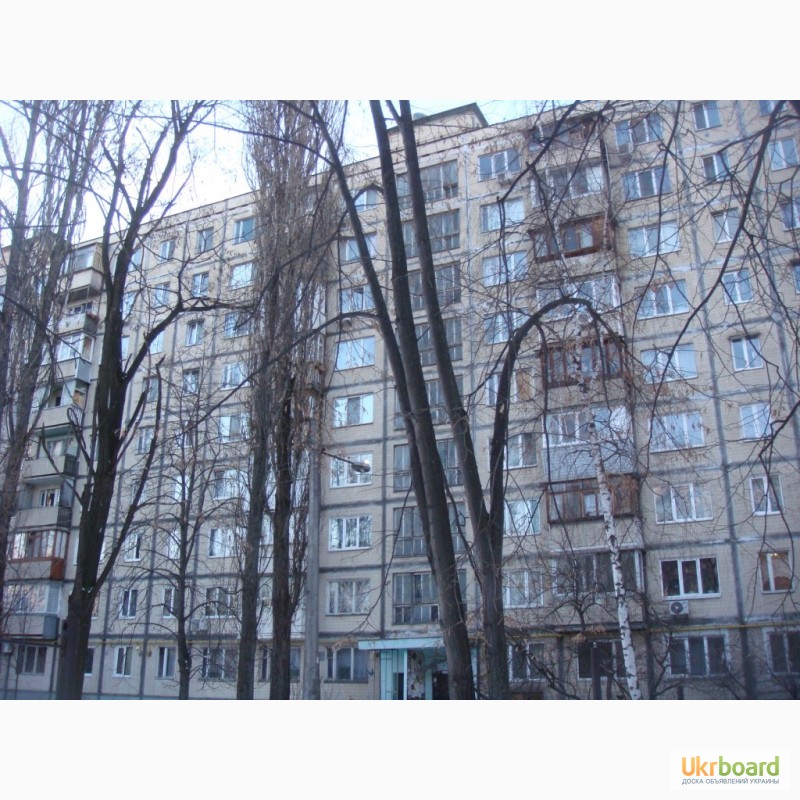 Продам квартиру г.Киев Святошинский район ул.бульвар Кольцова 15 а, 3 х комнатная