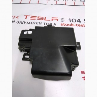 Крышка блока предохранителей DUAL MOTOR Tesla model S 1013274-02-C 1013274