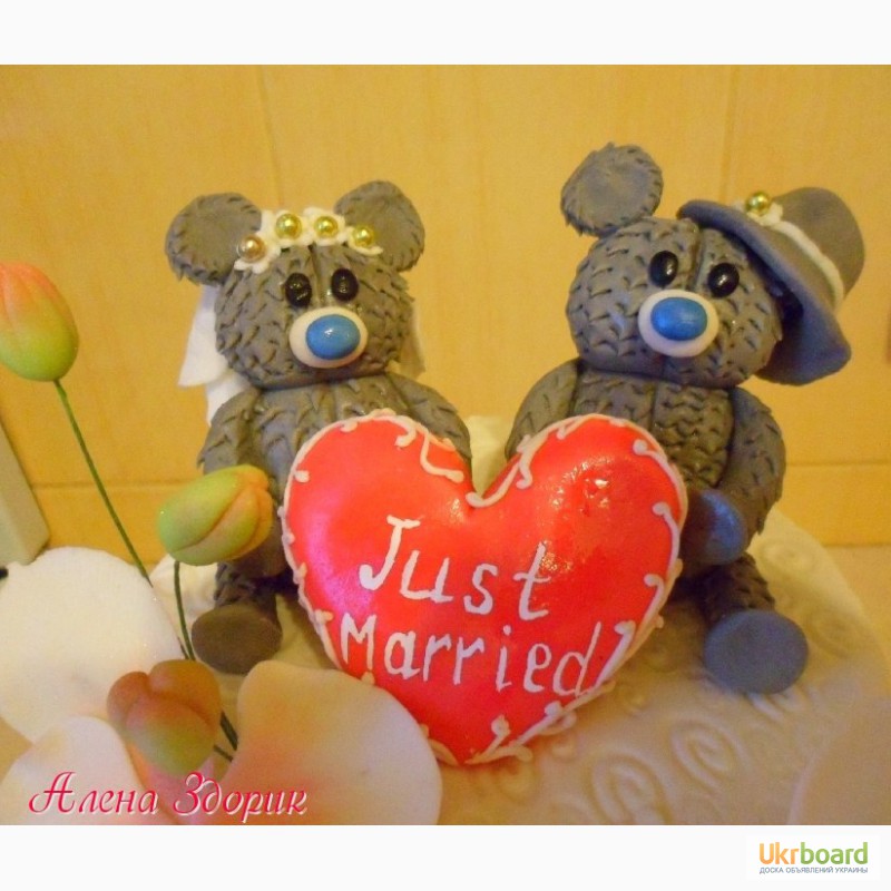 Фото 2. Свадебный 2-х ярусный торт Just Married с мишками Тедди и сердцем