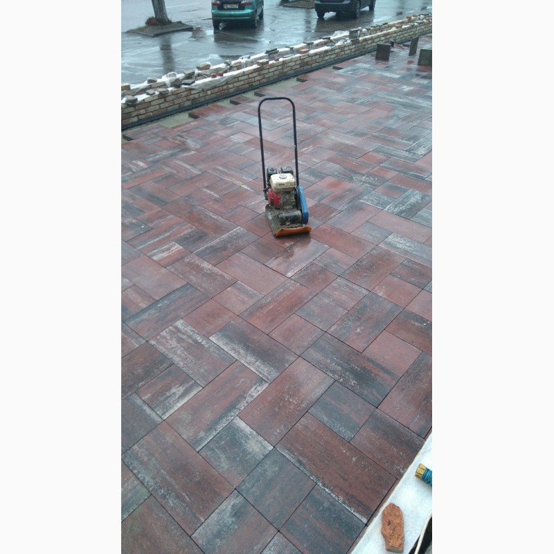 Фото 3. Тротуарная плитка в Днепропетровске пять кирпичей