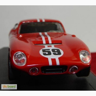 Модель Shelby Cobra Daytona Coupe 1965г. На подставке. 1:43