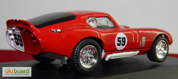Фото 4. Модель Shelby Cobra Daytona Coupe 1965г. На подставке. 1:43