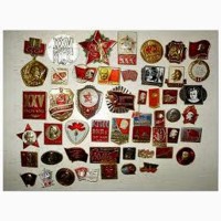 Коллекционер покупает значки СССР