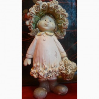 Продаю старую статуэтку Девочка с корзикой цветов