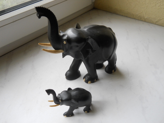 Фото 7. Два слона из черного дерева в хорошем состоянии