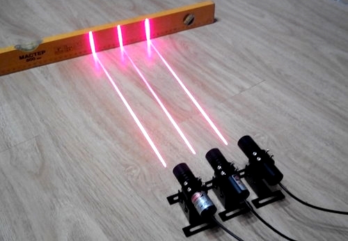 Фото 5. Лазер линия, лазерный указатель пропила 100мВт - красный (лазер для станка)