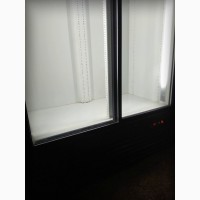 Холодильна вітрина для води б/в справна недорого