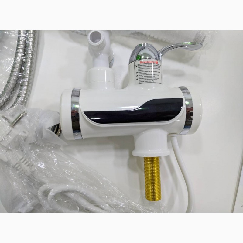 Фото 2. Проточный электрический водонагреватель на душ и на кран c LCD