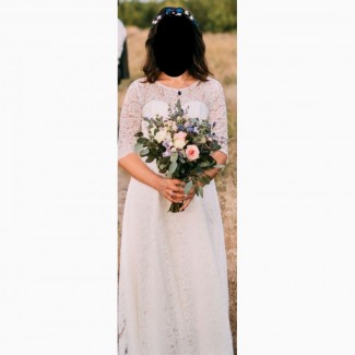 Кружевное свадебное платье с фатой