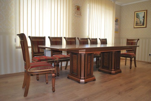 Конференц стол Колизей из массива дерева