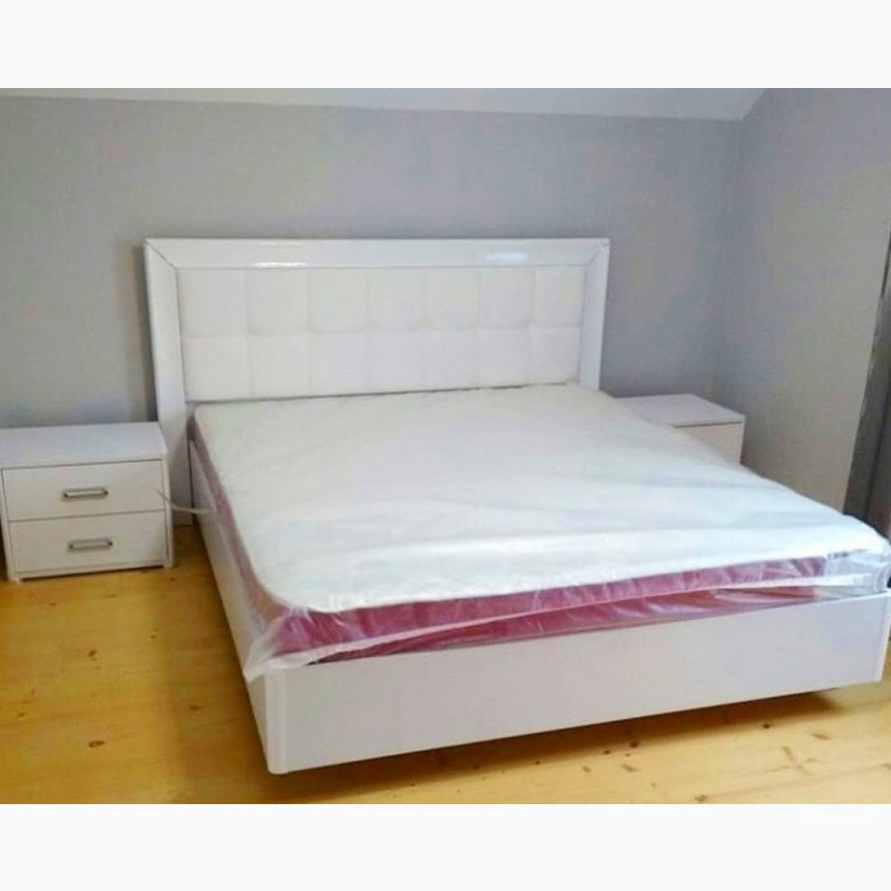 Фото 2. Кровать двуспальная Белла с мягкой оббивкой
