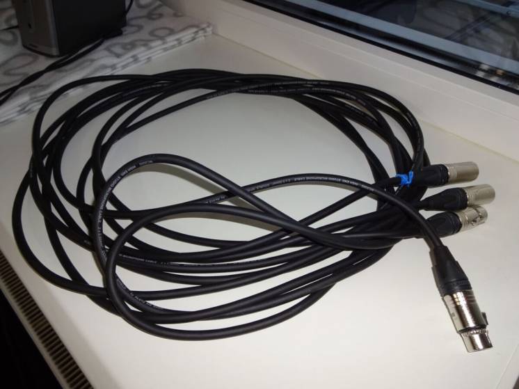 Продам балансный кабель Klotz MC-5000 с разъемами Neutrik(5 метров)