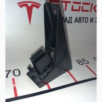 Кронштейн крепления планки поддержки передней подкапотной Tesla model S 102