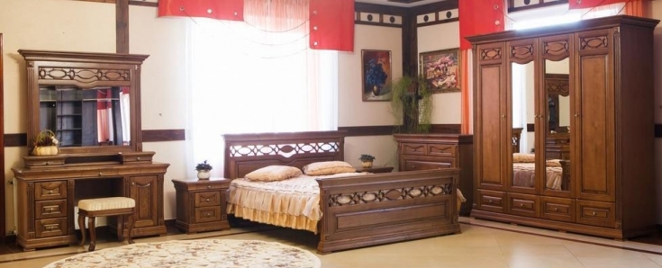 Фото 7. Дубове двоспальне ліжко Елеонора з різьбленням
