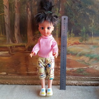 Кукла в кроссовках, 32 см